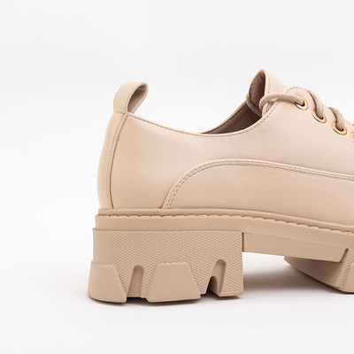Бежевые закрытые туфли на тракторной подошве Eqoia