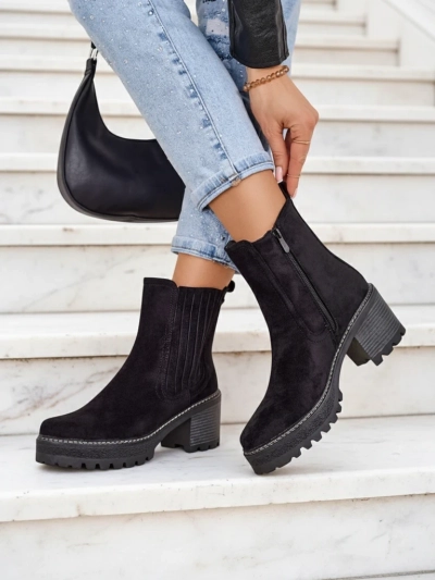 Fo-royalfashion Eco-suede nyrin's bots on a itay by Segiag