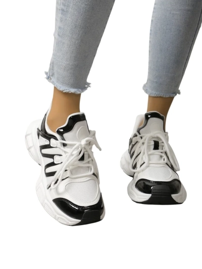 Royalfashion Women's sporty sneakers on a thicker sole Loness