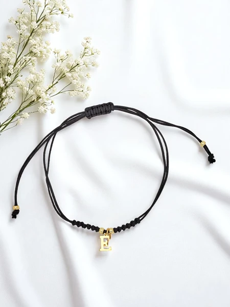 Женский браслет с буквой E
