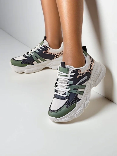 Royalfashion Women's sporty sneakers on a thicker sole Aimo