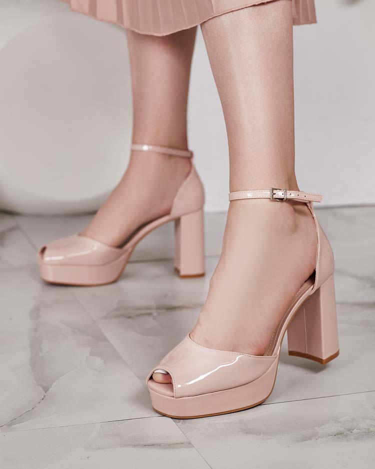 Royalfashion Naiste Lefeyoa lakitud postisandaalid