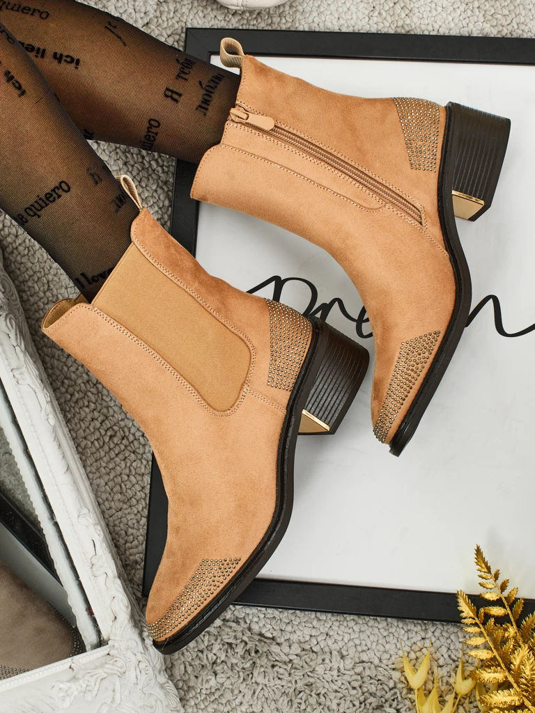 Naiste öko-замшnahast tsirkoonidega kaunistatud saapad TangleMist