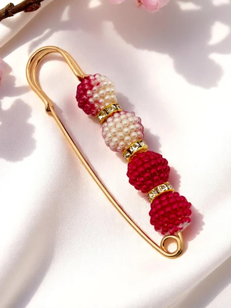 Dekoratiivne naiste pross pärlitega Four Pearls