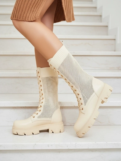 Royalfashion Женские ажурные кремовые ботинки на шнуровке Buhomias