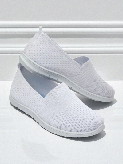 White Ariadne women's ballerinas made of breathable fabric on a flat sole