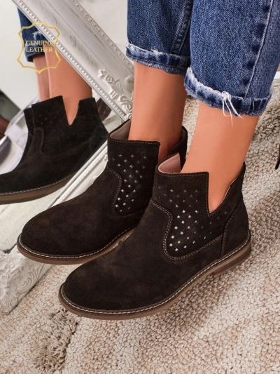 Botki Ariadne из натуральной замши темно-коричневые, плоские каблуки 3 см