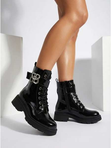 Lakitud ökonahast naiste poolsaapad Veuli