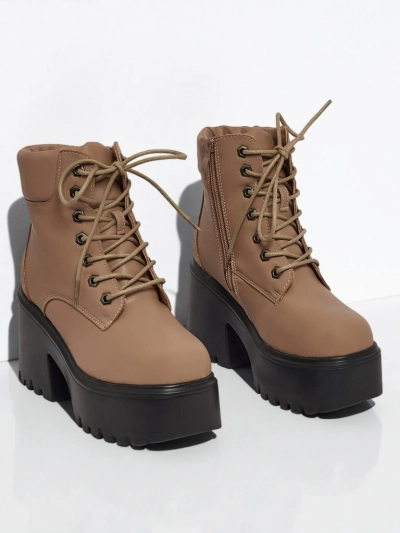 Женские ботинки из экозамши на каблуке и платформе Tavlissa