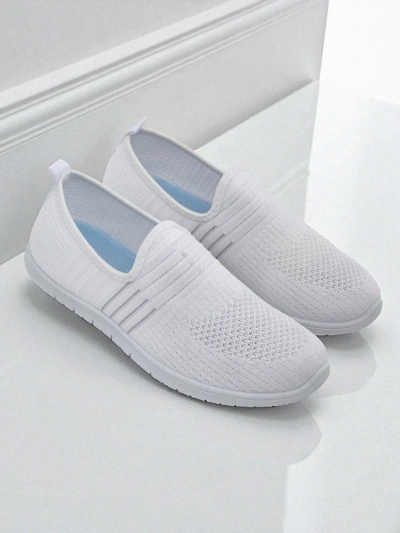 Naiste valged slip-onid Kangast Callisto – kerged jalanõud kevadeks ja suveks