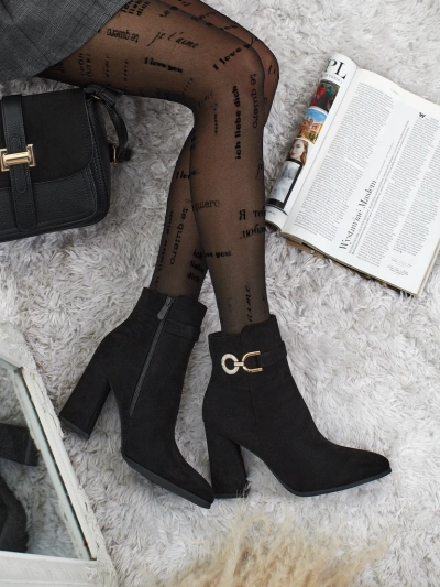 Женские ботильоны Victi из эко-замши на каблуке-столбике