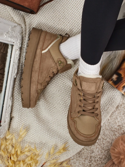 Naiste soojustusega tennised Faylo