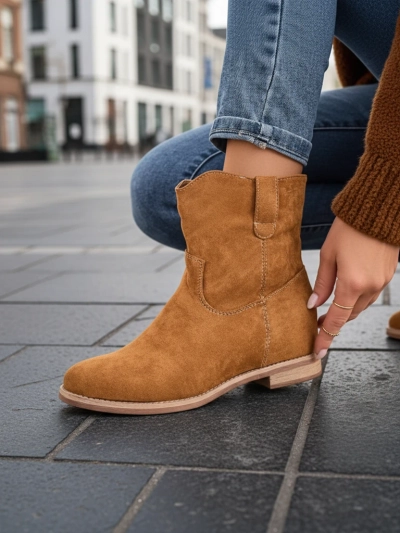 Brown ankle boots a'la cowboy boots on an indoor wedge Jelluma - Footwear
