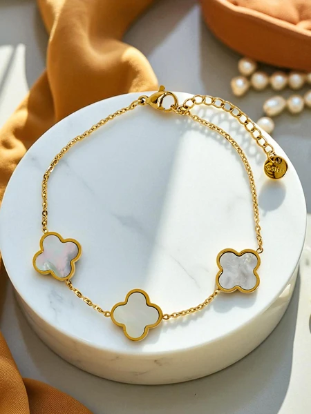 Callisto Nero käevõru lillemotiiviga