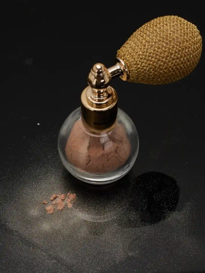 Luxelux Highlighter in a pump bottle 01 2g