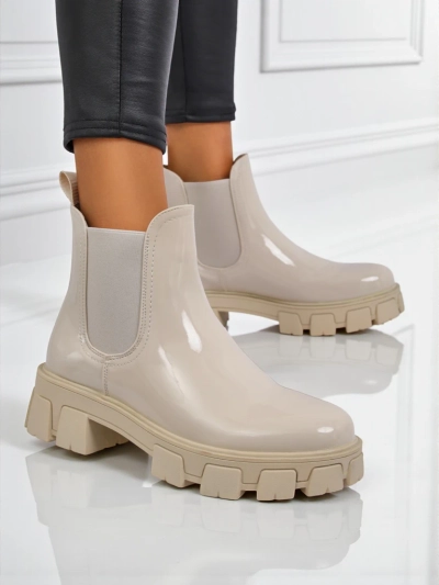 Royalfashion Lakitud ökonahast massiivse tallaga poolsaapad Calista Weide