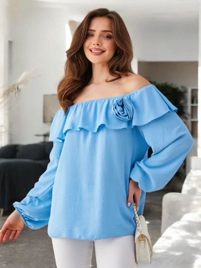 Royalfashion Naiste õlavarredelt avatud topp volangide ja lilledega