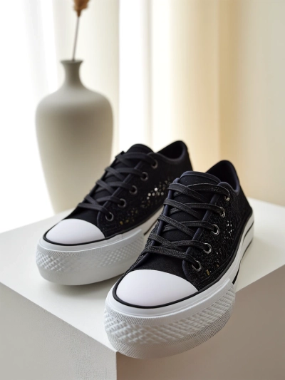 Royalfashion Naiste perforatsiooniga tennisede Nizzet