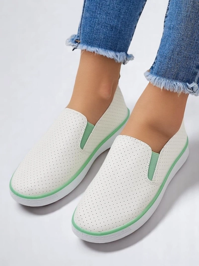 Royalfashion Naiste perforatsiooniga slip-on kingad Kassias