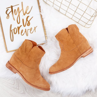 Kowbojki na krytym koturnie w kolorze camel Bluestone - Obuwie