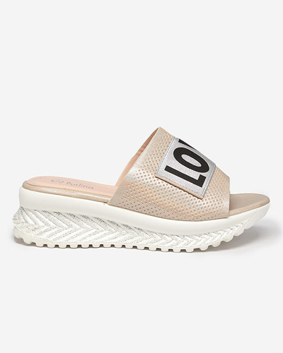 Naiste beežid läikivad sussid kirjaga Sosha- Footwear