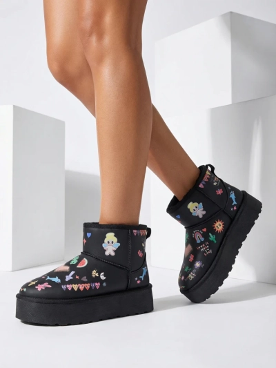 Royalfashion Short snow boot style women's boots with Hanaga stickers