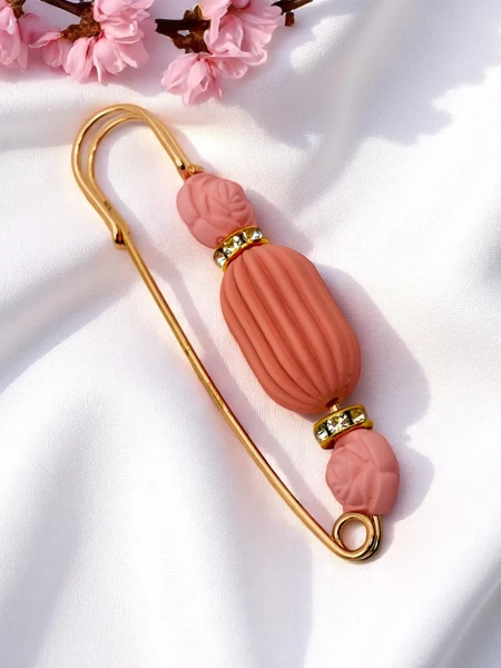 Dekoratiivne naiste pross roosidega Rose Charm