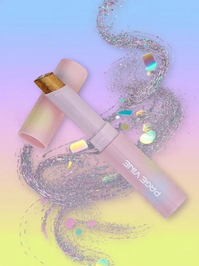 Glitter lipstick in the shade Golden Girl