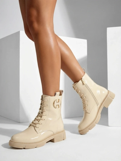 Lakitud paeltega naiste poolsaapad Kalen