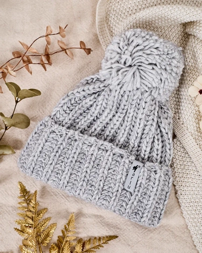 Royalfashion Women's knitted hat with pompom