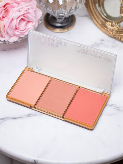 Palette of 3 shades of matte blush for cheeks in the color Terracotta Rose