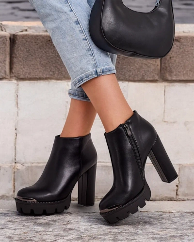 Royalfashion Women's boots on a post Oveneb