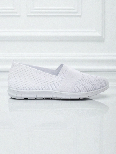 White Ariadne women's ballerinas made of breathable fabric on a flat sole