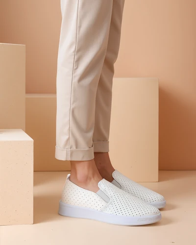 Royalfashion Naiste perforatsiooniga spordijalatsid Musio