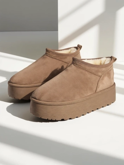 Royalfashion Naiste lühikesed saapad a'la lumesaapad Ozozi