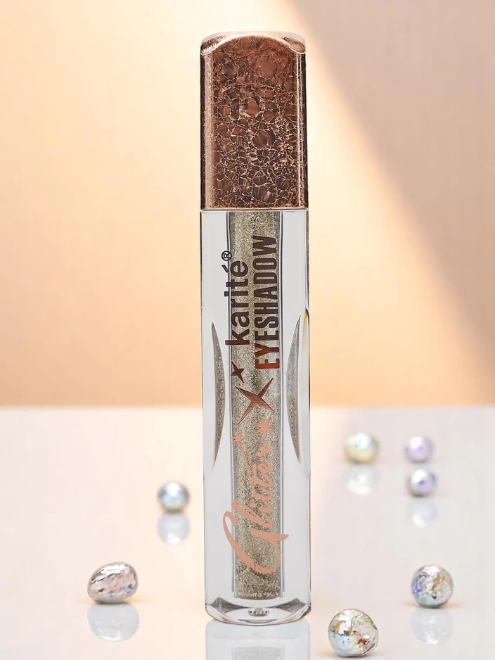Shiny liquid eyeshadow in the color Polar