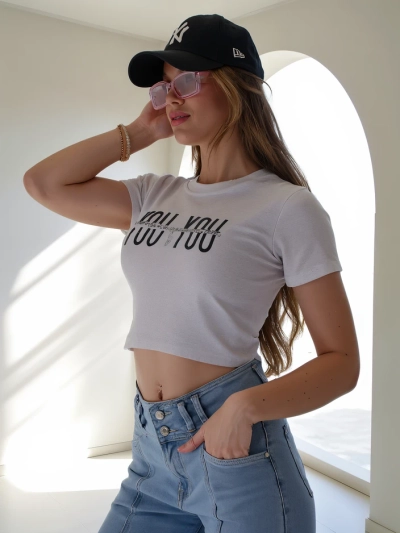 Royalfashion Naiste Puuvillane Lühikeste varrukatega Crop Top Inskriptsiooniga