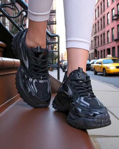 Royalfashion Naiste lakitud spordijalatsid Leysi