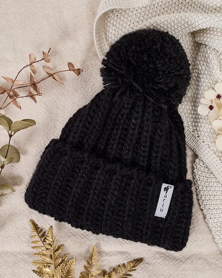 Royalfashion Kvinnenes strikkete lue med dusk