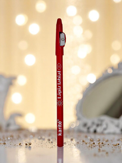 Lip pencil with sharpener in the shade Stunna Red