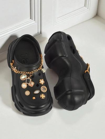 Aurelia Nero – stylish slides with embellishments and a chain, durable