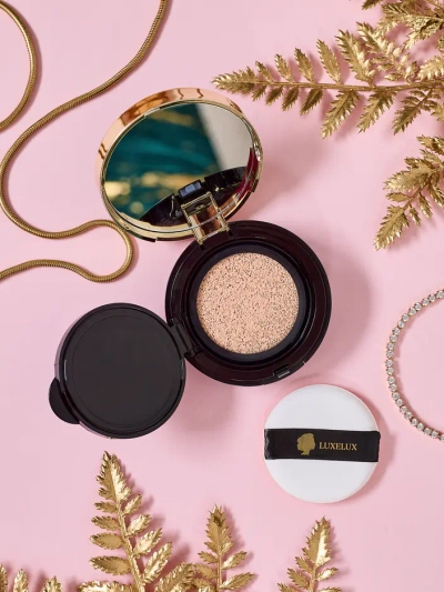 Luxeluxi pressitud pulber näole kompaktis peegliga 15 g