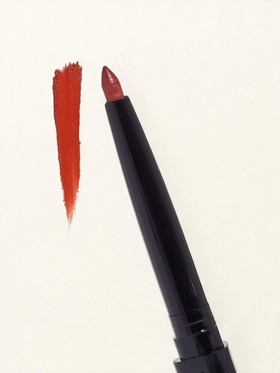 Lip crayon in the color Soft Red