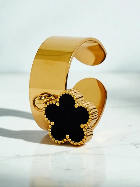 Dolce Vita käevõru dekoratiivsete amulettidega