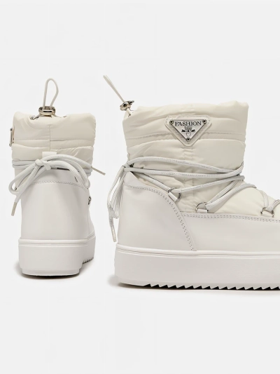 Royalfashion Women's slip-on boots a'la snow boots in white Vevnose
