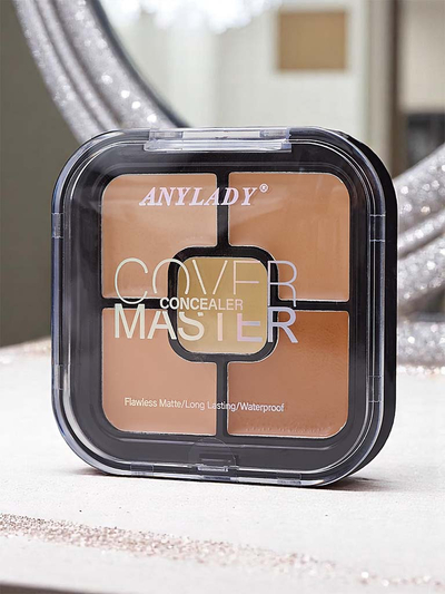 Mattifying and waterproof contouring palette with 5 nude concealers in shade 01