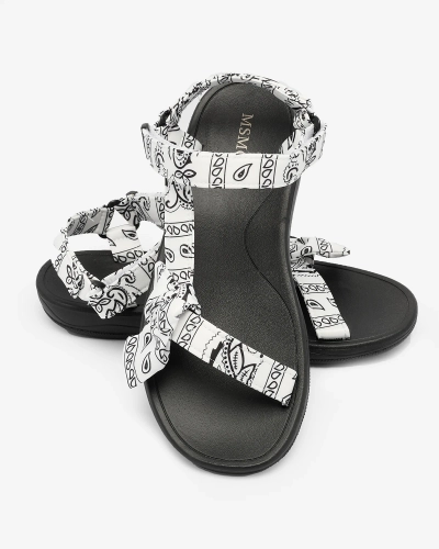 Royalfashion Valged ja mustad naiste sandaalid kikilipsuga Oyall