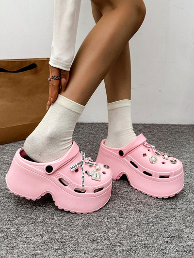 Резиновые шлепанцы Royalfashion для женщин с декорациями Dellos