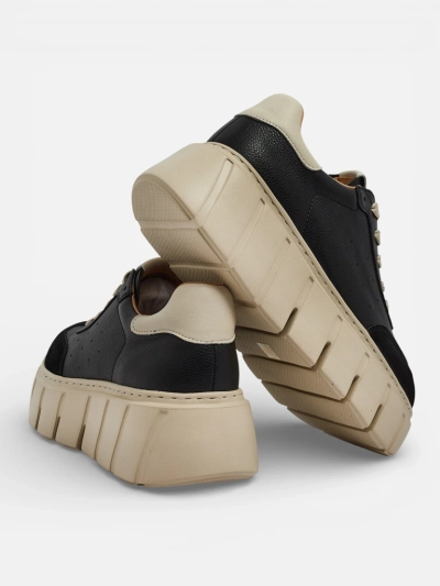 Naiste naturaalsest nahast sportlikud tossud Taures