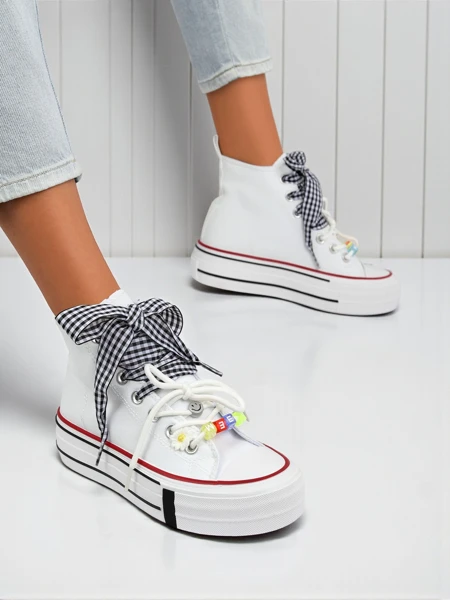 Naiste tennised Callista Bianca – valged moekad madalad kaunistatud helmestega